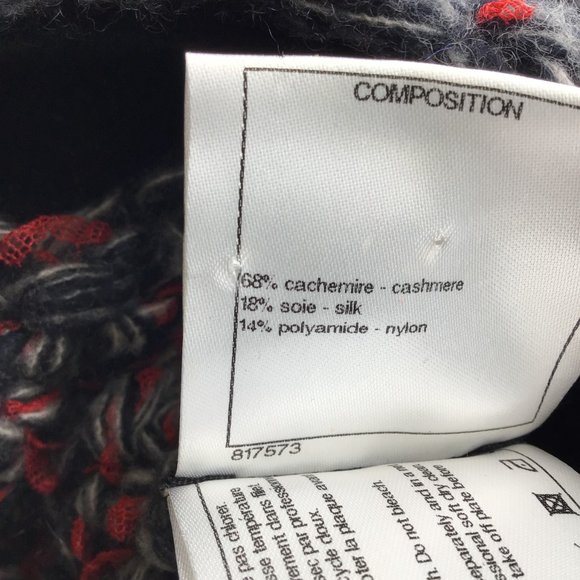 CHANEL RED / GREY / BLACK WOVEN CASHMERE AND SILK CHUNKY KNIT POM POM BEANIE / H - Picture 10 of 13